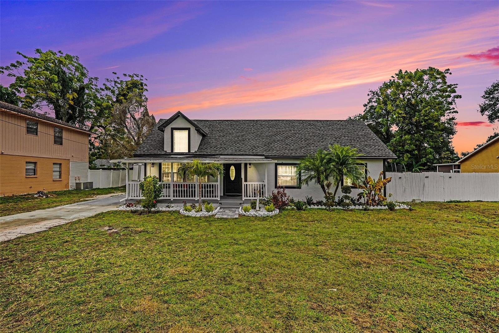 Single Family Residence in SEFFNER, FL - Daniel Dourado