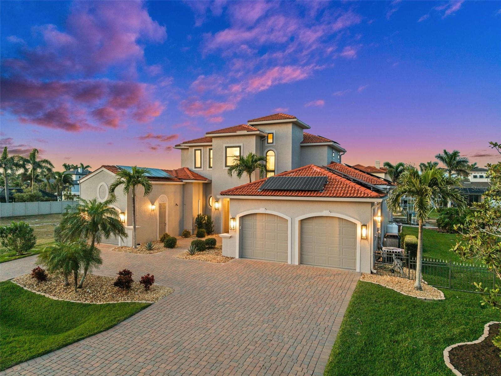Single Family Residence in CAPE CORAL, FL - Daniel Dourado
