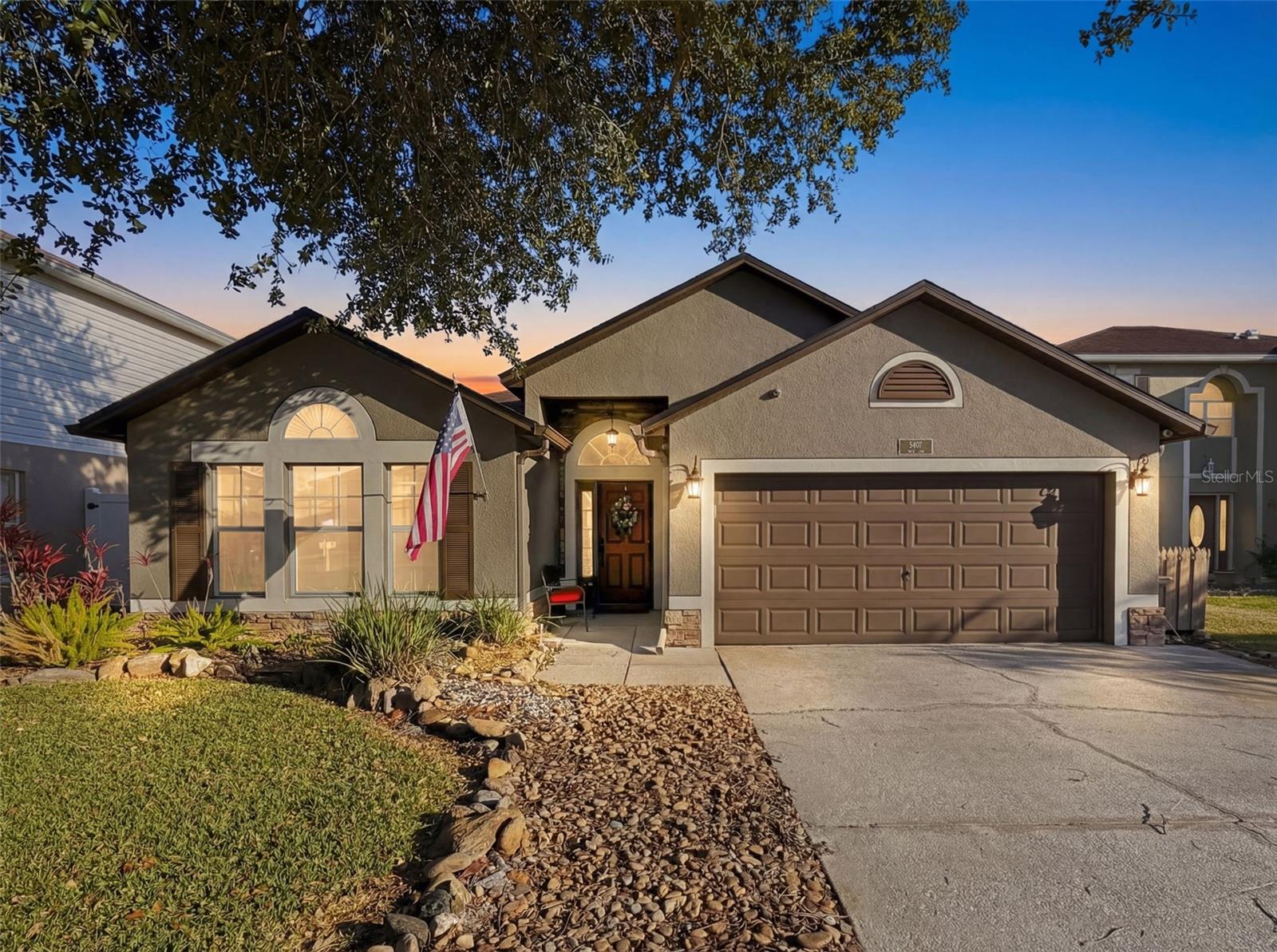 Single Family Residence in WESLEY CHAPEL, FL - Daniel Dourado