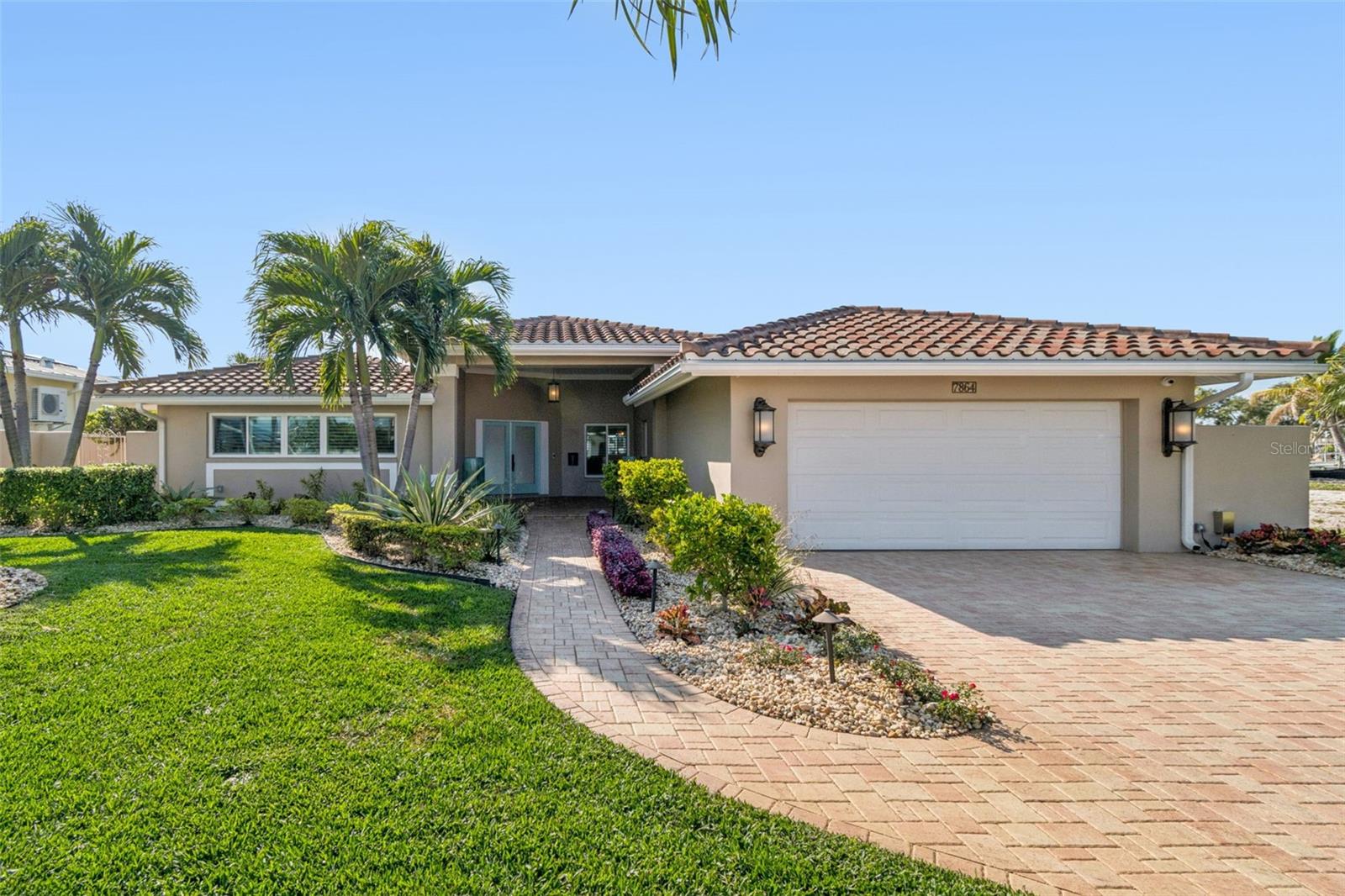 Single Family Residence em ST PETERSBURG, FL - Daniel Dourado