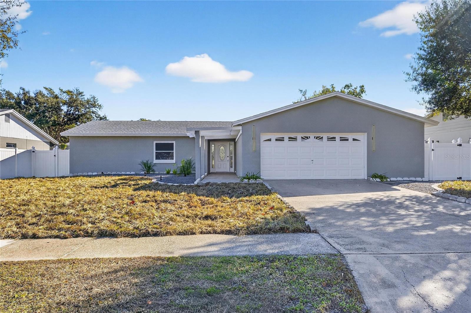 Single Family Residence in VALRICO, FL - Daniel Dourado