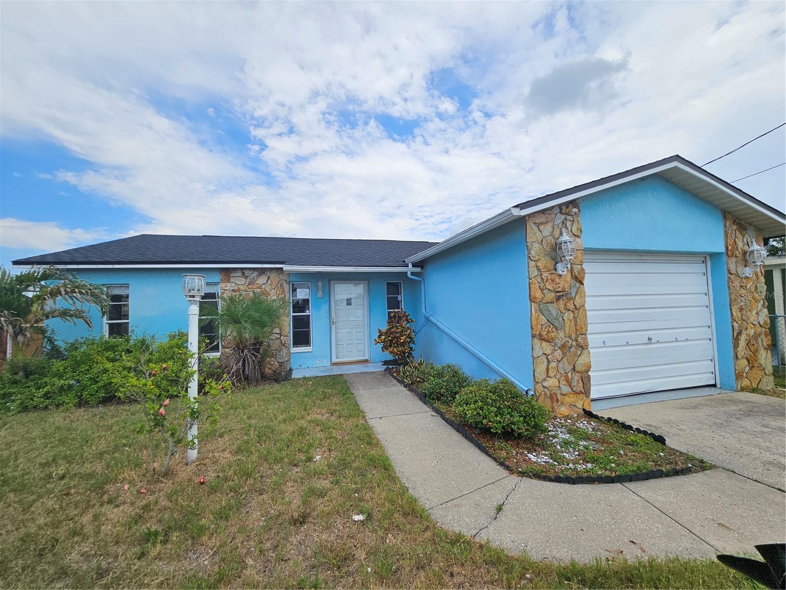 Single Family Residence in HUDSON, FL - Daniel Dourado