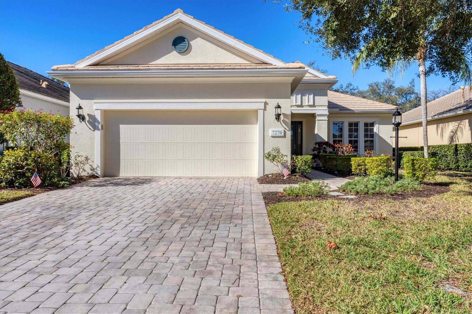 Single Family Residence in LAKEWOOD RANCH, FL - Daniel Dourado