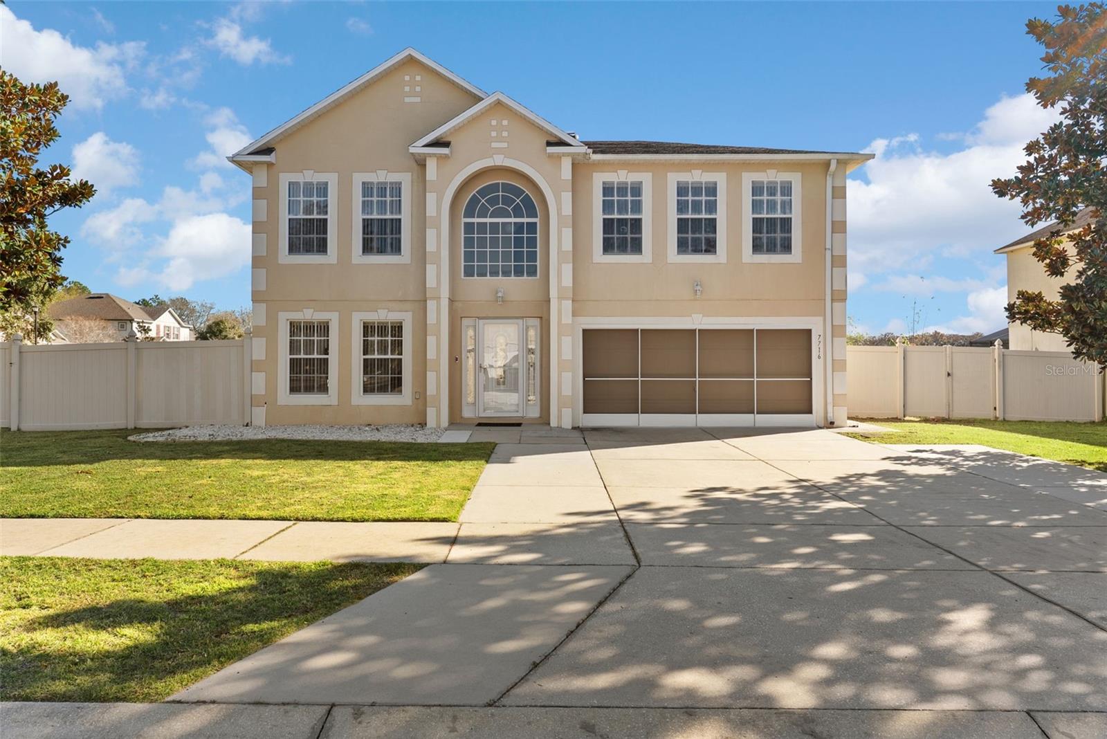 Single Family Residence in LEESBURG, FL - Daniel Dourado