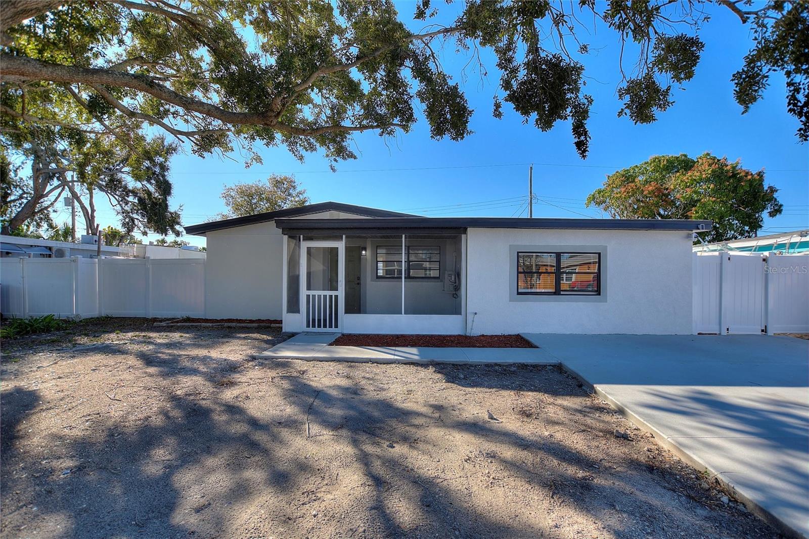 Single Family Residence in TAMPA, FL - Daniel Dourado