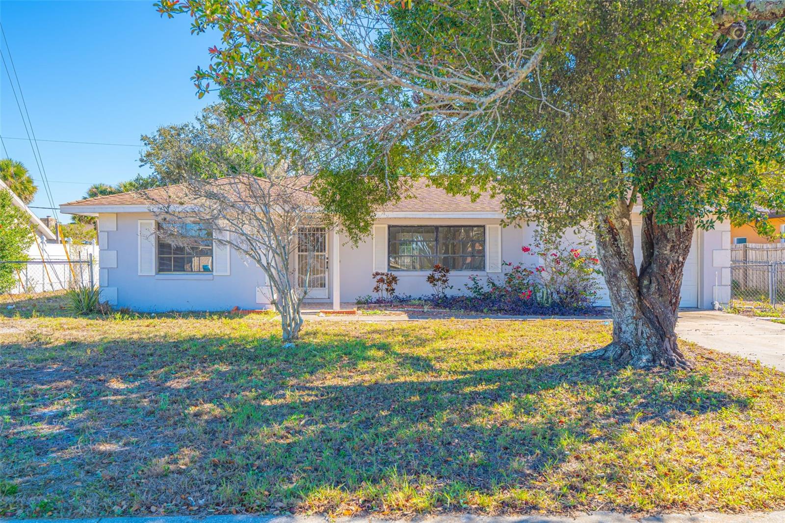 Single Family Residence in DELTONA, FL - Daniel Dourado
