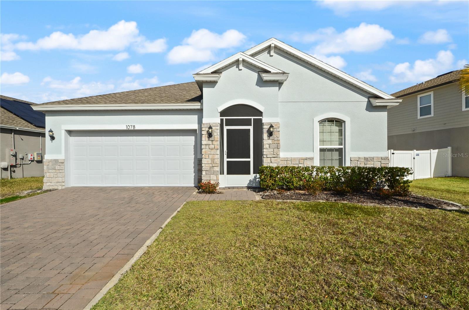 Single Family Residence in DELAND, FL - Daniel Dourado