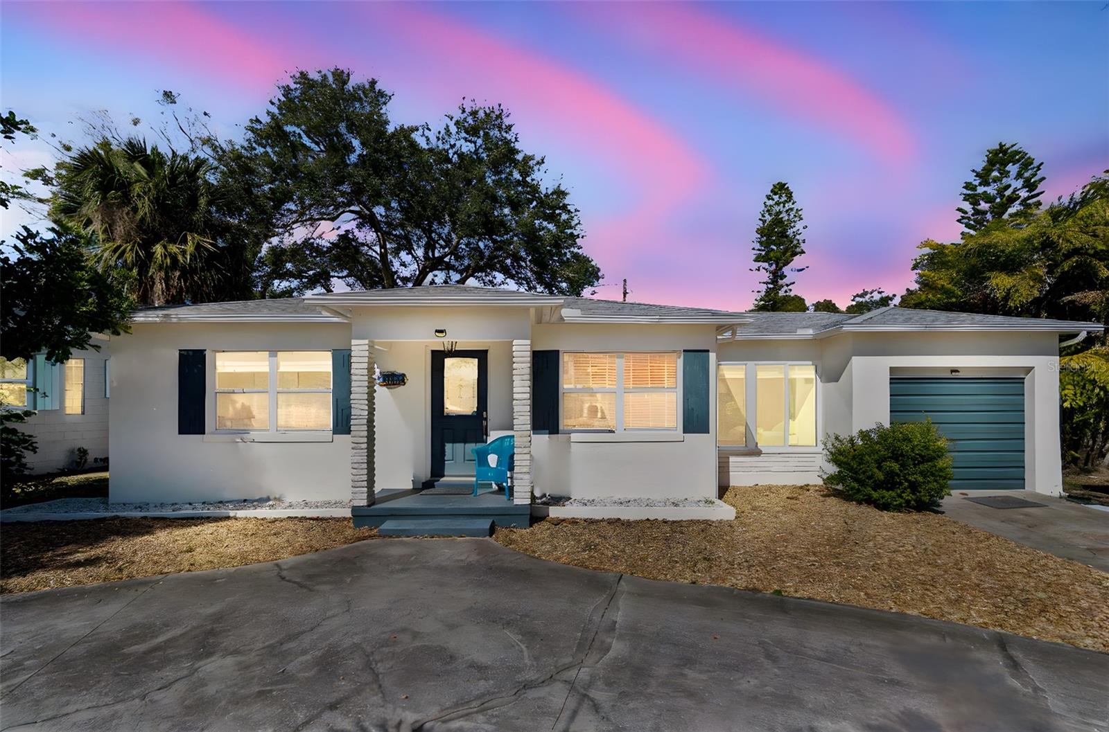 Single Family Residence in GULFPORT, FL - Daniel Dourado