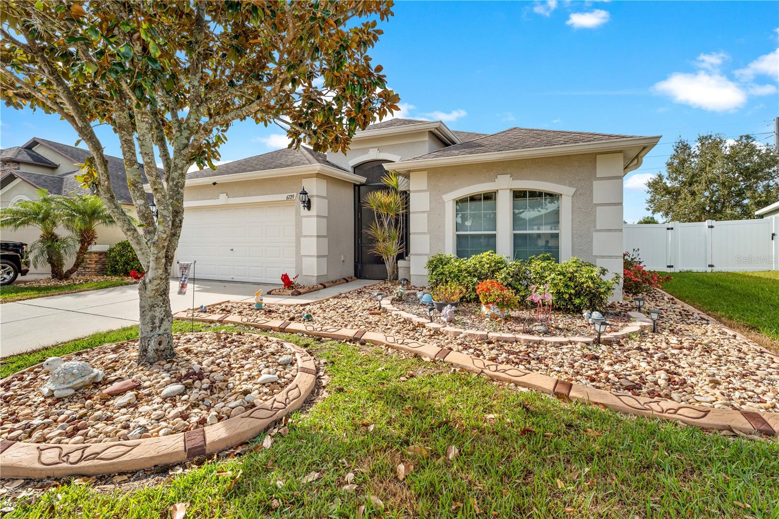 Single Family Residence in WESLEY CHAPEL, FL - Daniel Dourado