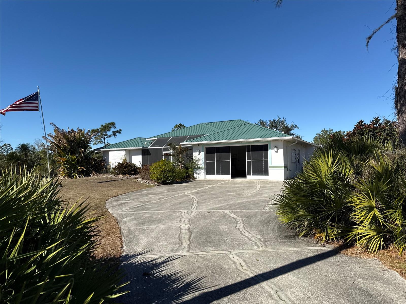 Single Family Residence in PUNTA GORDA, FL - Daniel Dourado