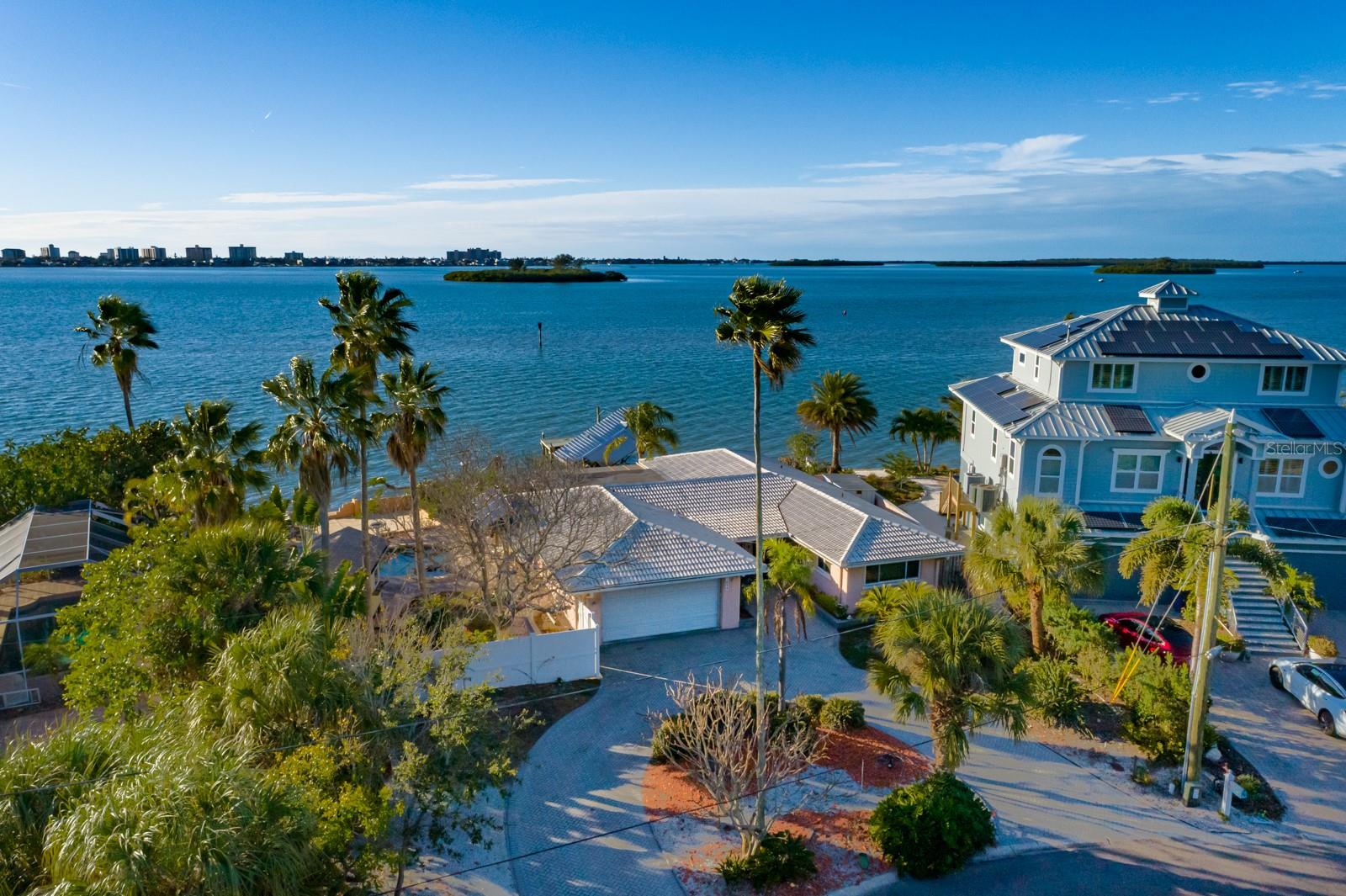 Single Family Residence in CLEARWATER, FL - Daniel Dourado