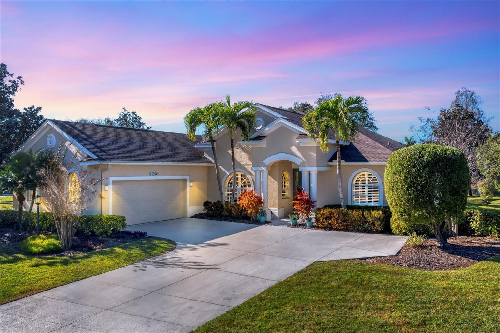 Single Family Residence in LAKEWOOD RANCH, FL - Daniel Dourado