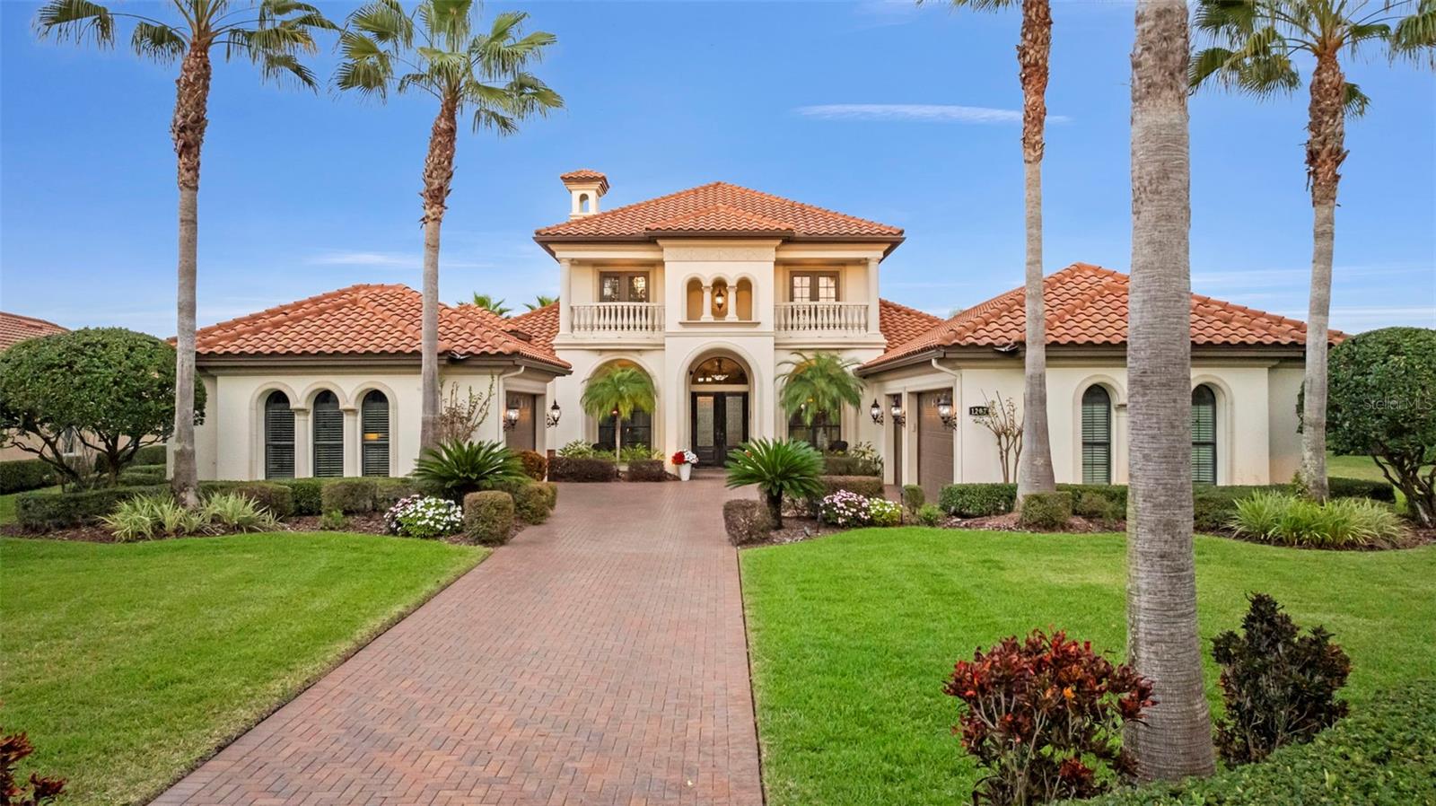 Single Family Residence in LUTZ, FL - Daniel Dourado