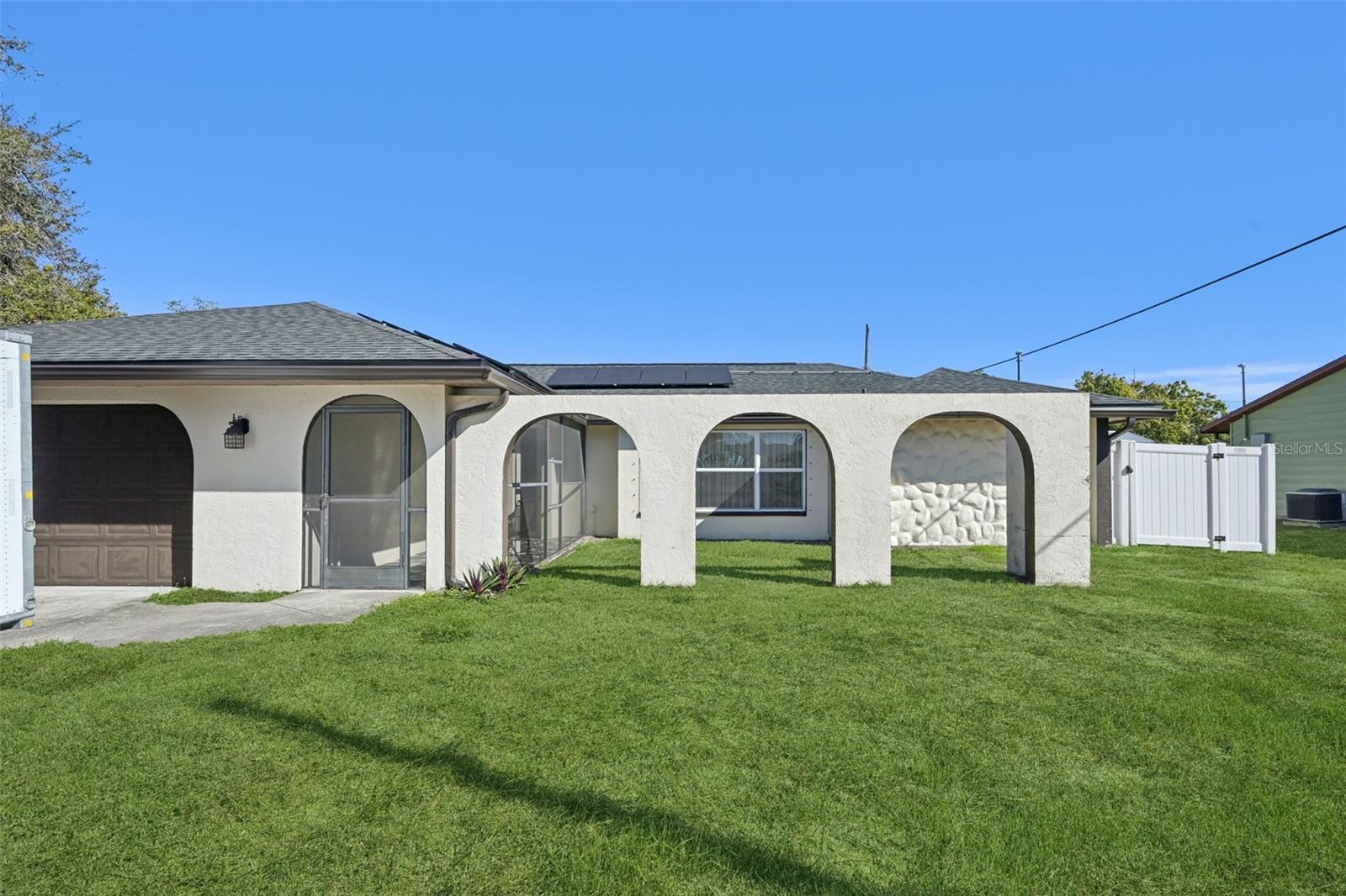 Single Family Residence em PORT CHARLOTTE, FL - Daniel Dourado