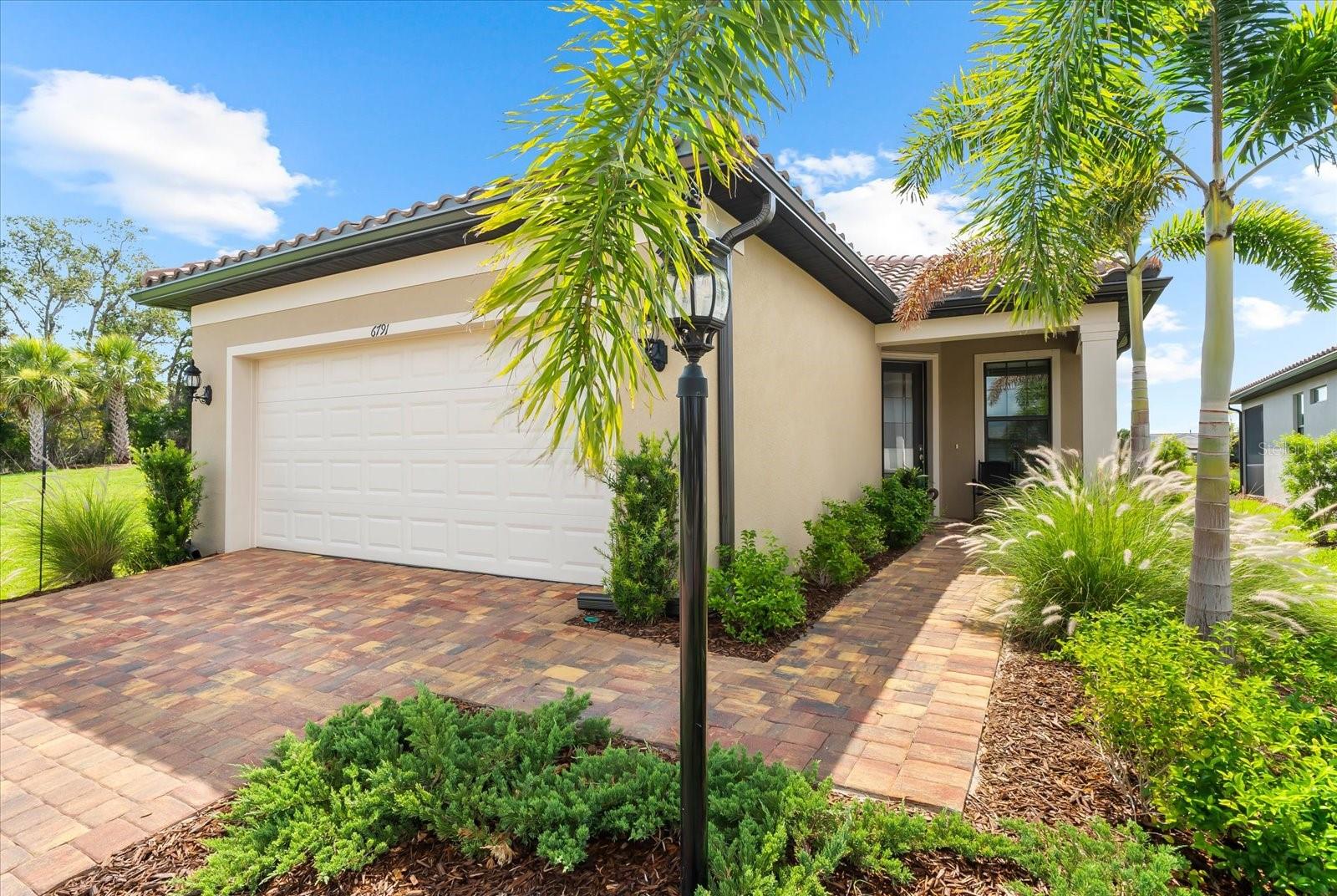 Single Family Residence in LAKEWOOD RANCH, FL - Daniel Dourado