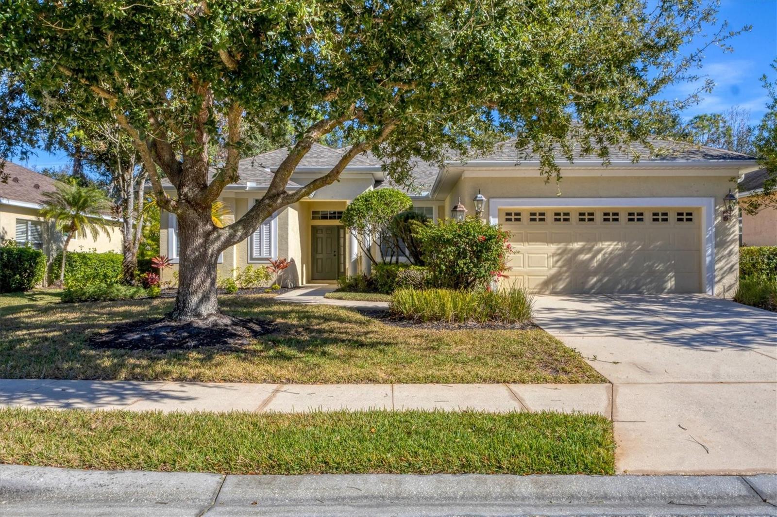 Single Family Residence in PARRISH, FL - Daniel Dourado