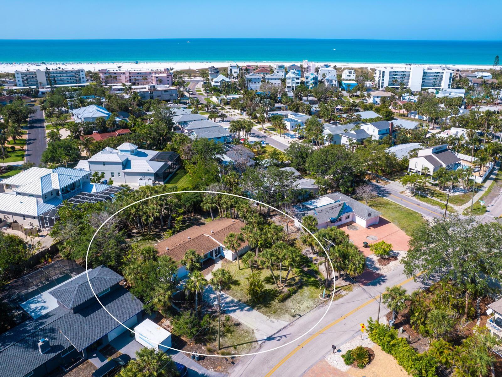 Single Family Residence in SARASOTA, FL - Daniel Dourado