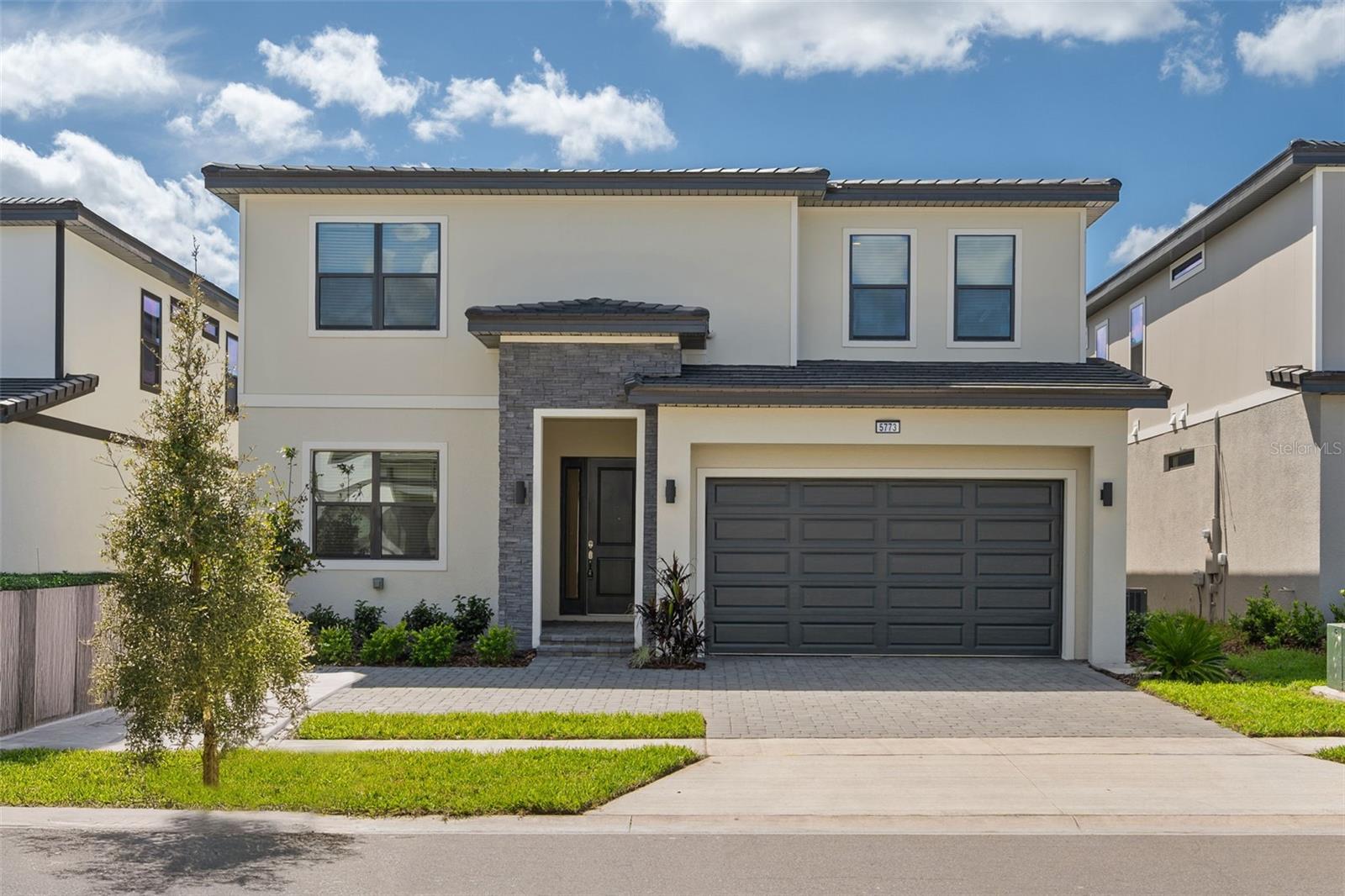 Single Family Residence in ORLANDO, FL - Daniel Dourado