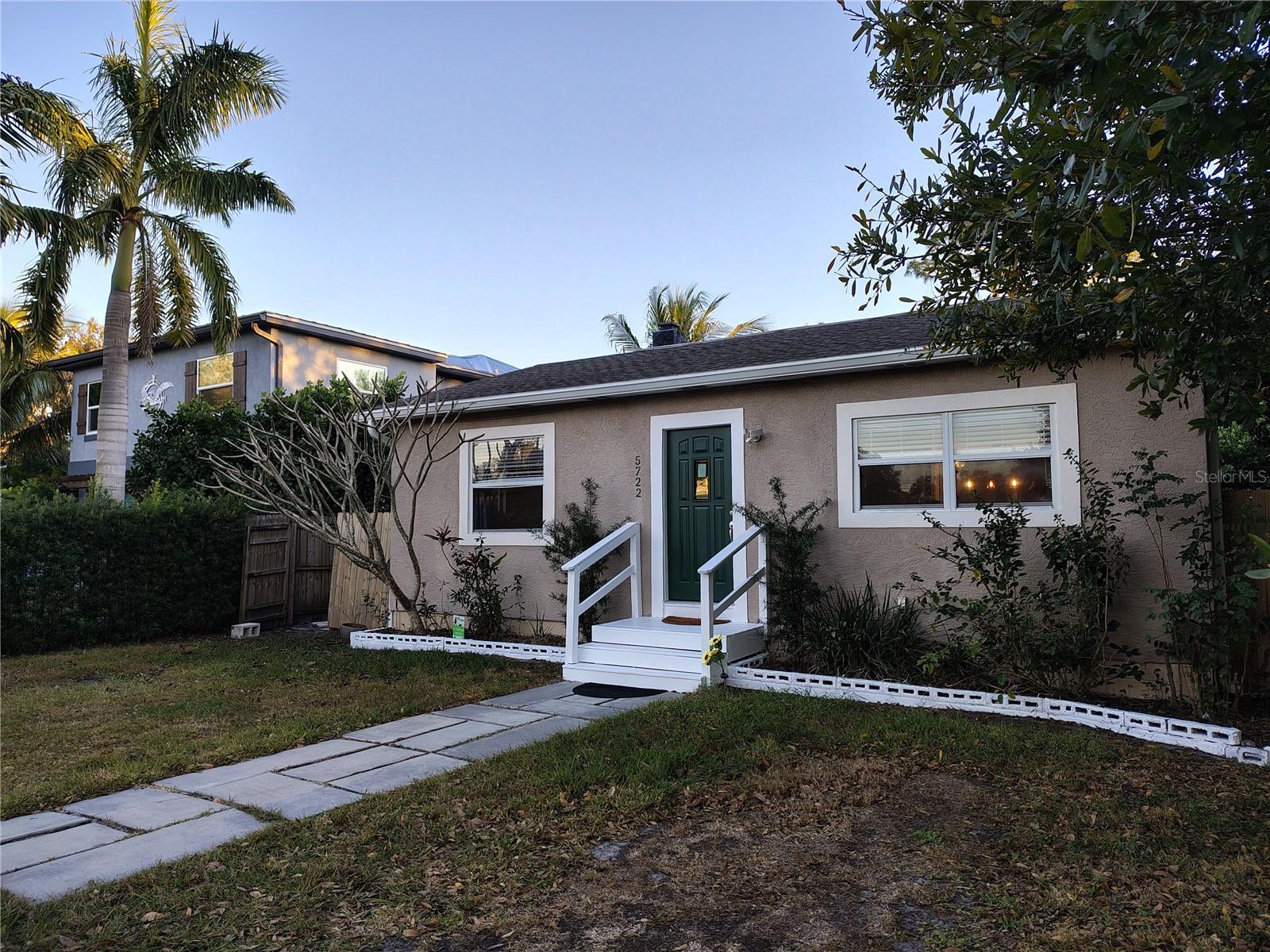 Single Family Residence in GULFPORT, FL - Daniel Dourado