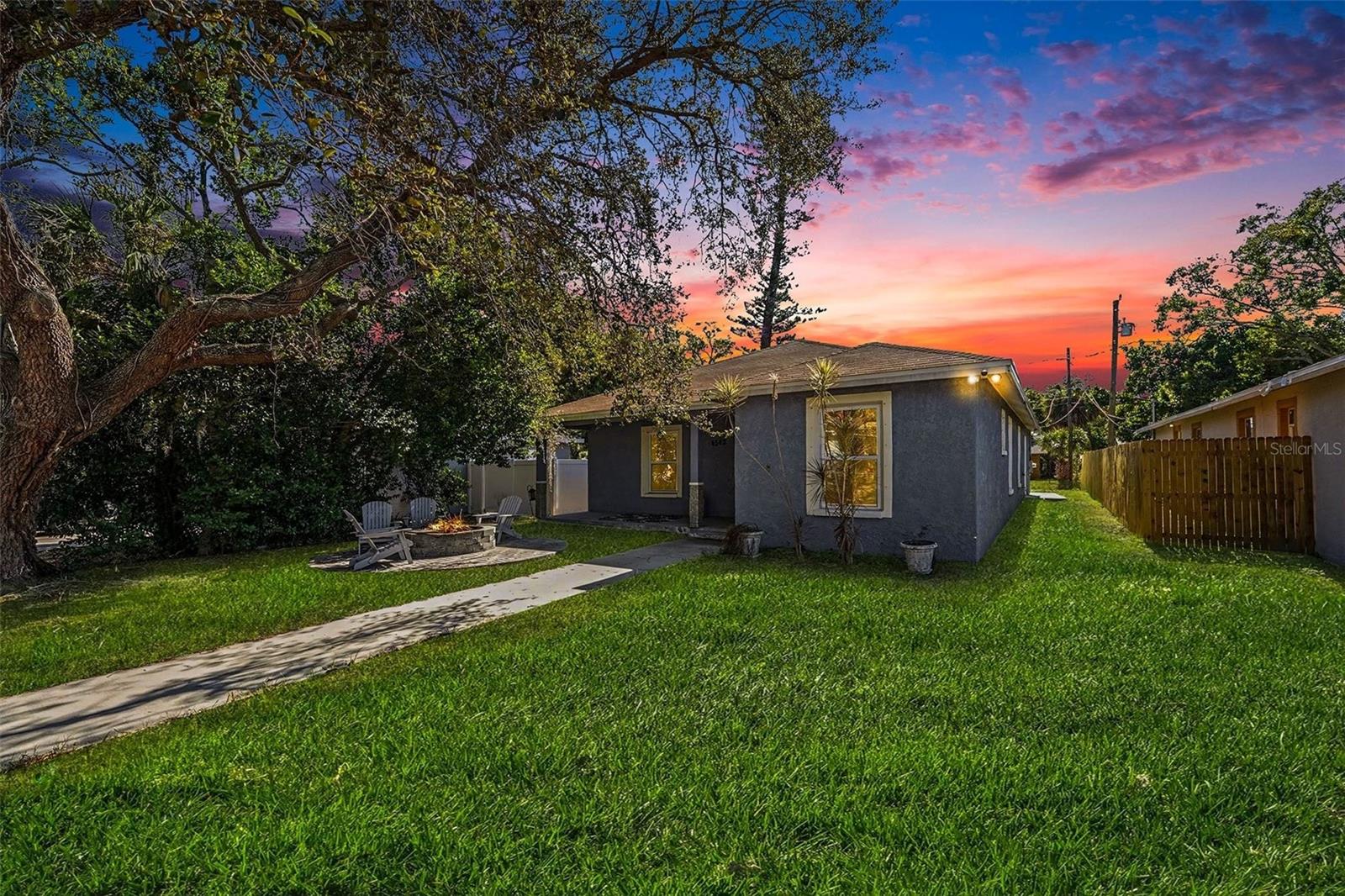 Single Family Residence em ST PETERSBURG, FL - Daniel Dourado