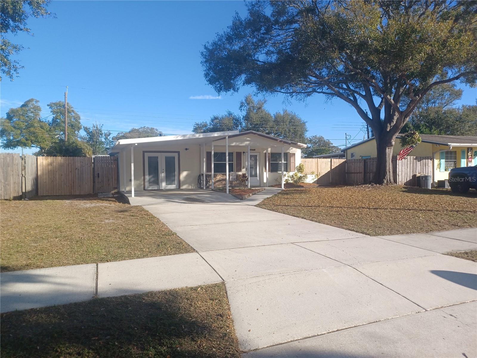 Single Family Residence em PINELLAS PARK, FL - Daniel Dourado
