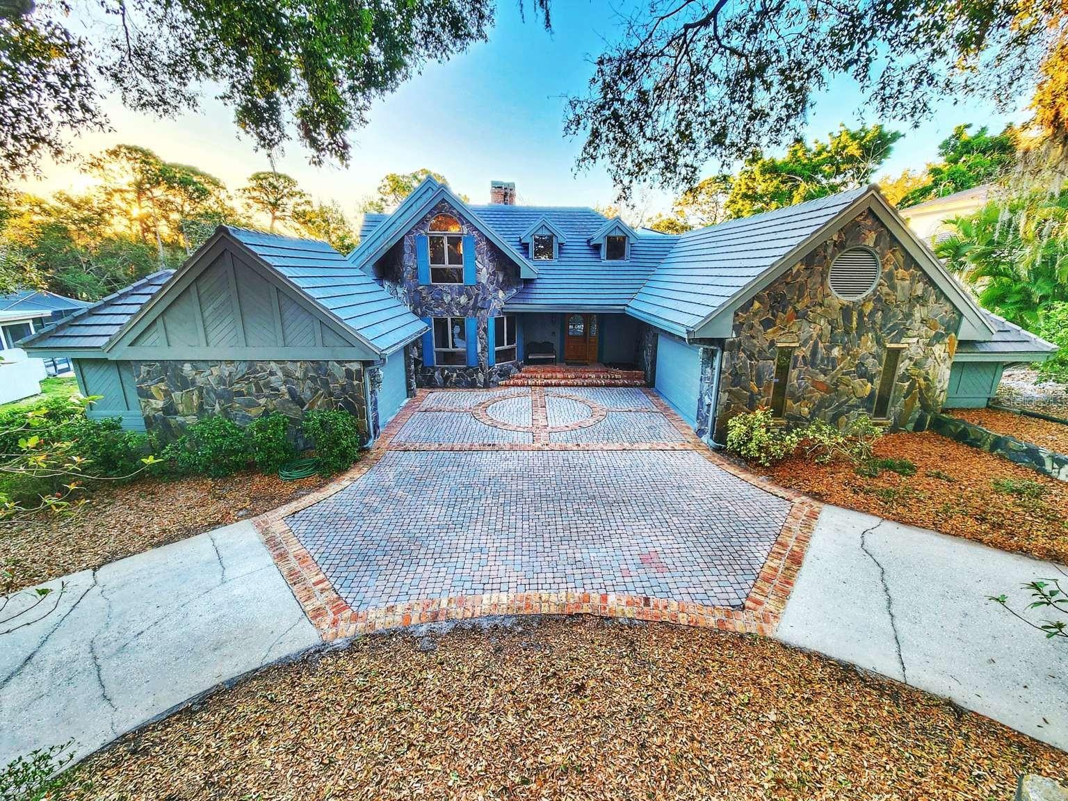 Single Family Residence in PALM HARBOR, FL - Daniel Dourado