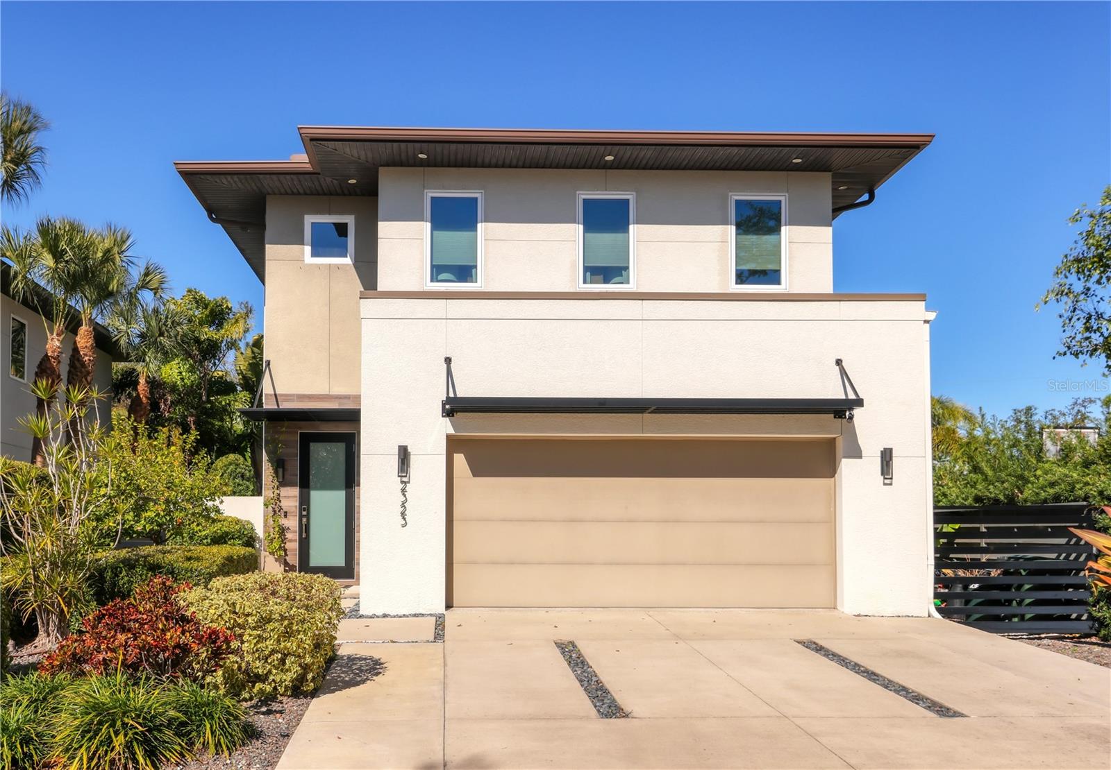 Single Family Residence in SARASOTA, FL - Daniel Dourado