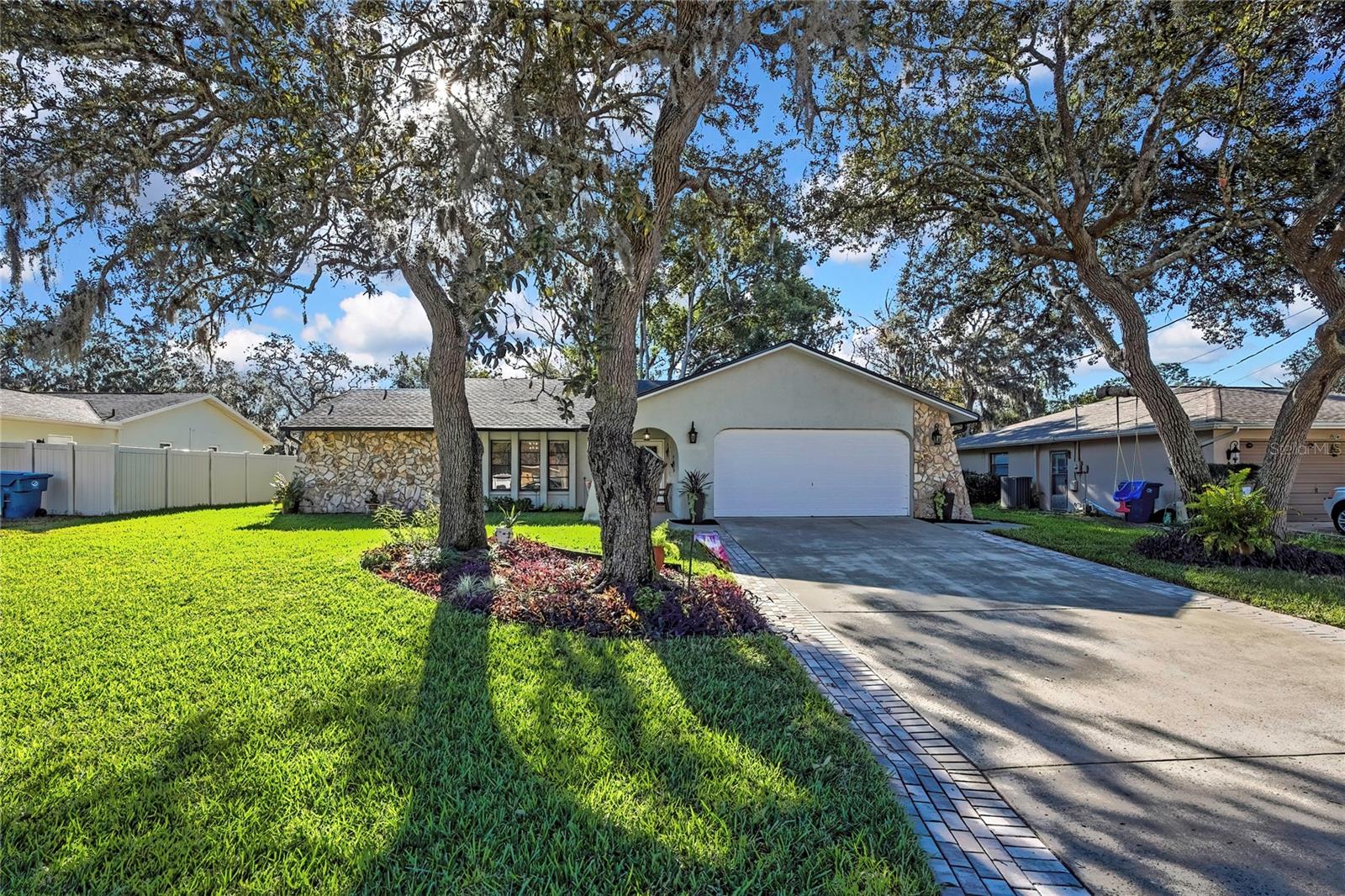 Single Family Residence em SPRING HILL, FL - Daniel Dourado