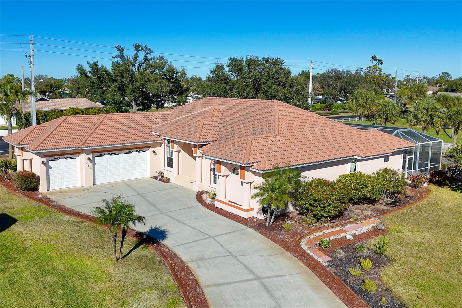 Single Family Residence in ENGLEWOOD, FL - Daniel Dourado
