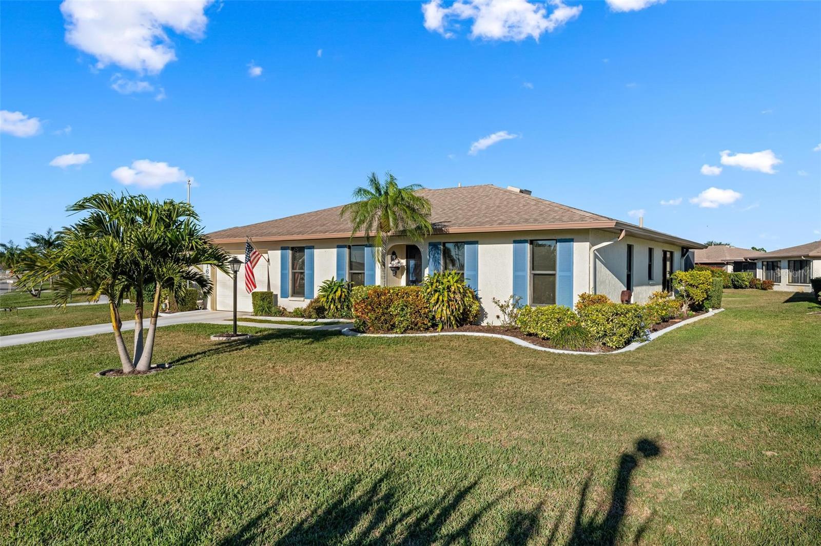 Single Family Residence in VENICE, FL - Daniel Dourado