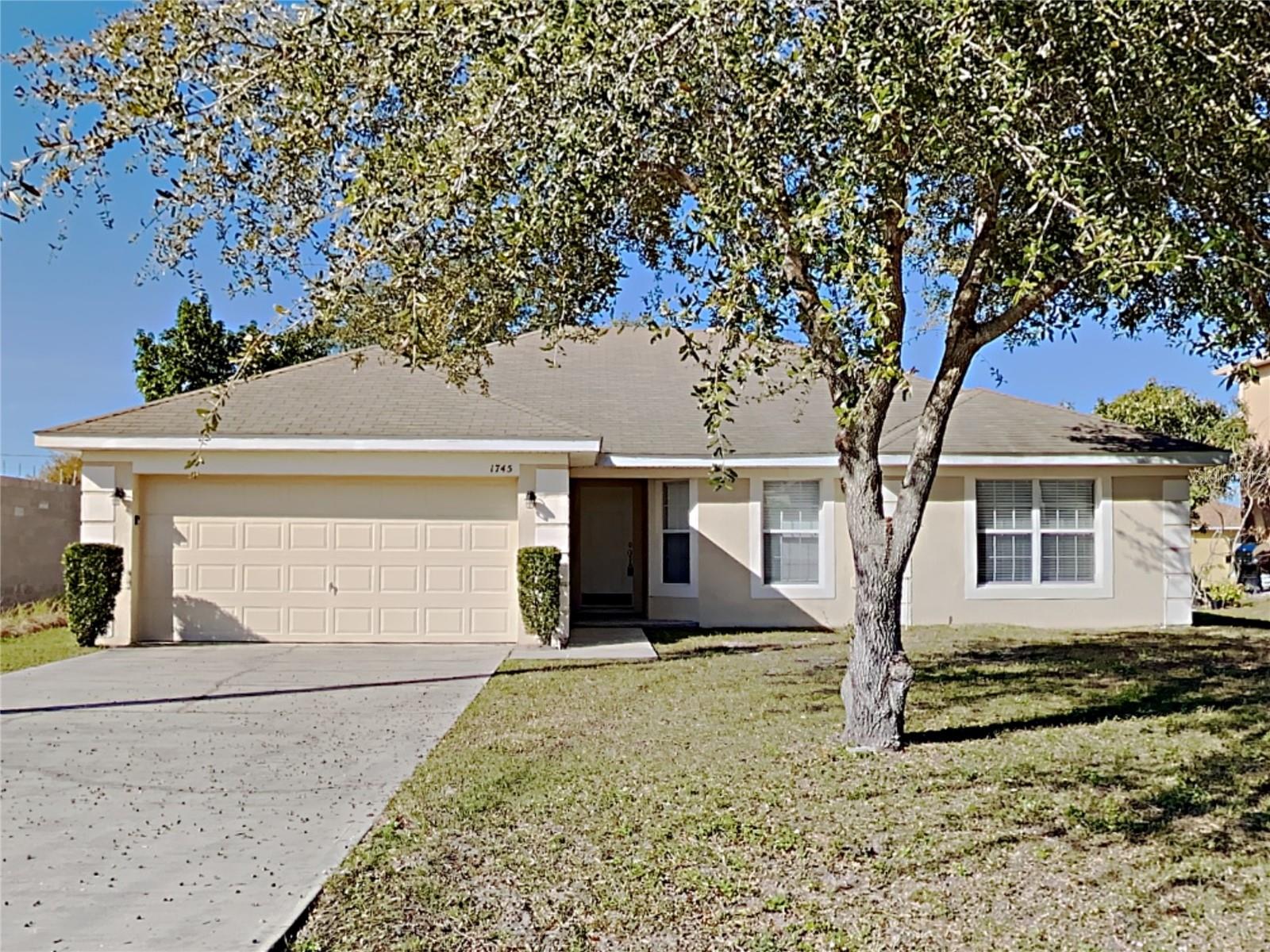 Single Family Residence in POINCIANA, FL - Daniel Dourado