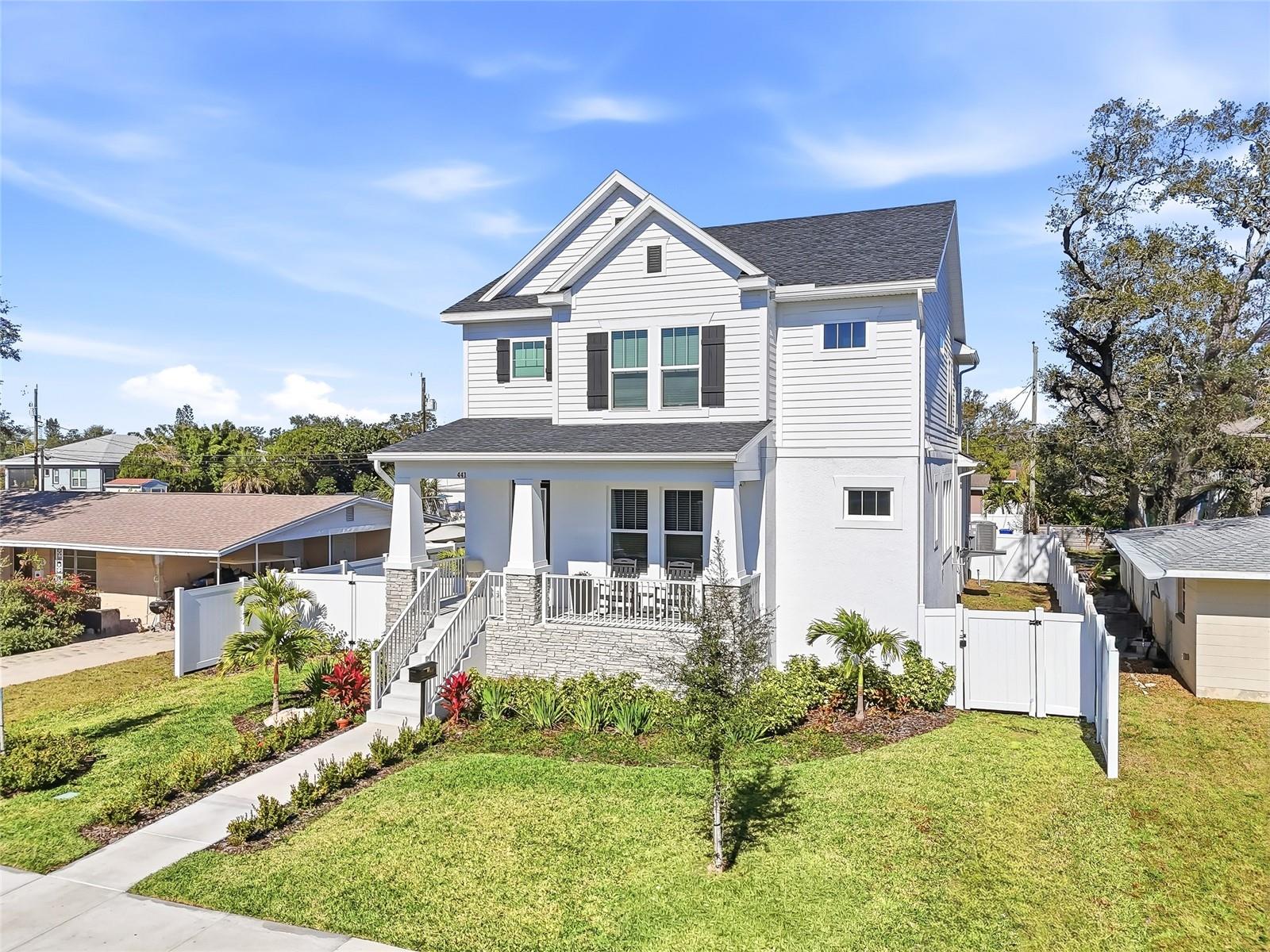 Single Family Residence em ST PETERSBURG, FL - Daniel Dourado