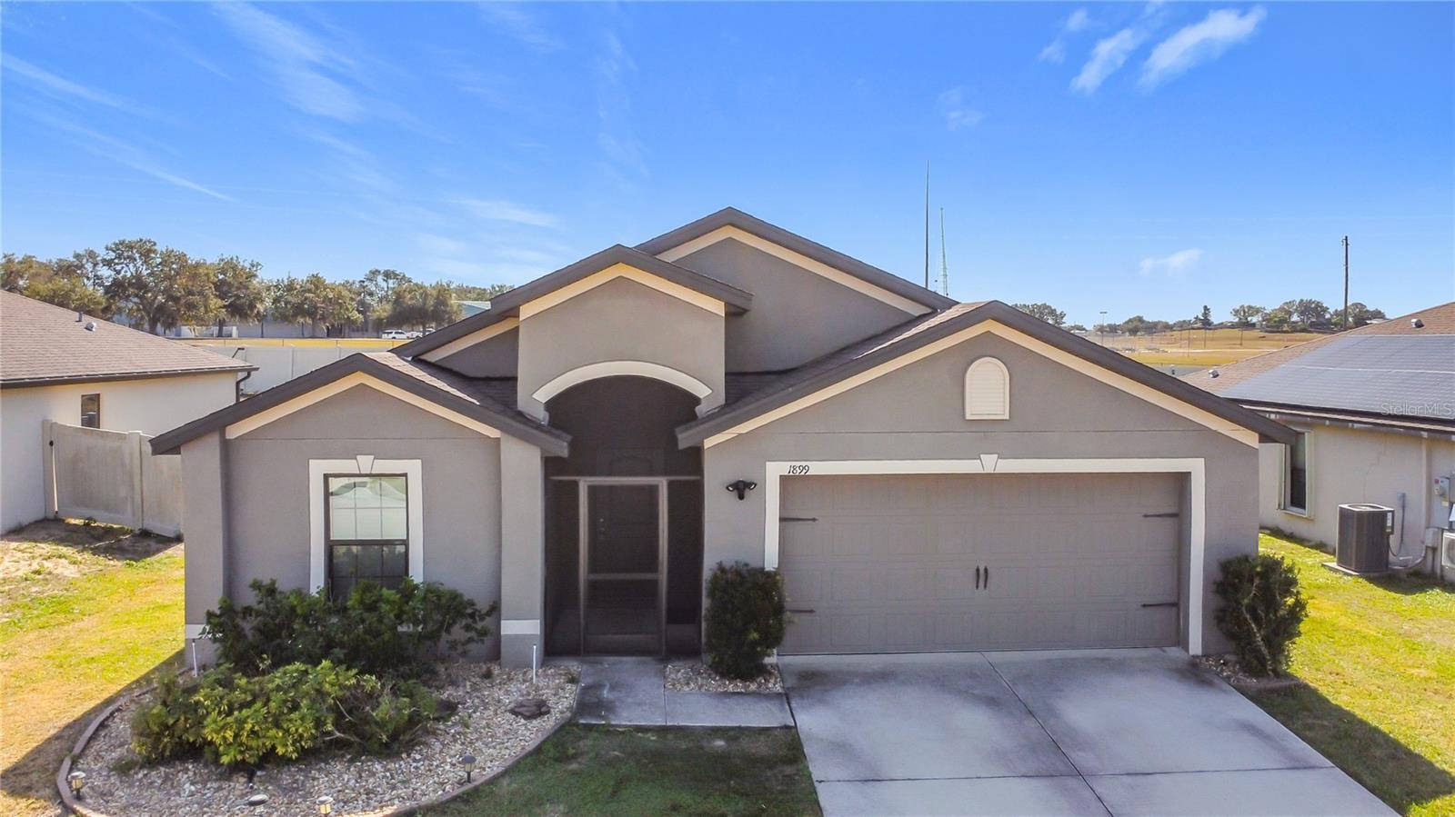 Single Family Residence in DUNDEE, FL - Daniel Dourado