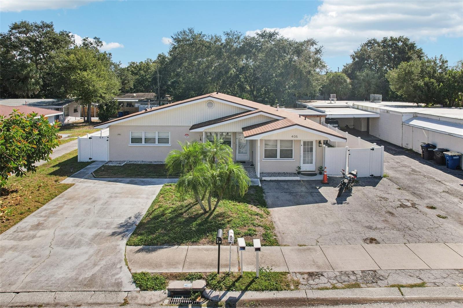 Quadruplex in CLEARWATER, FL - Daniel Dourado