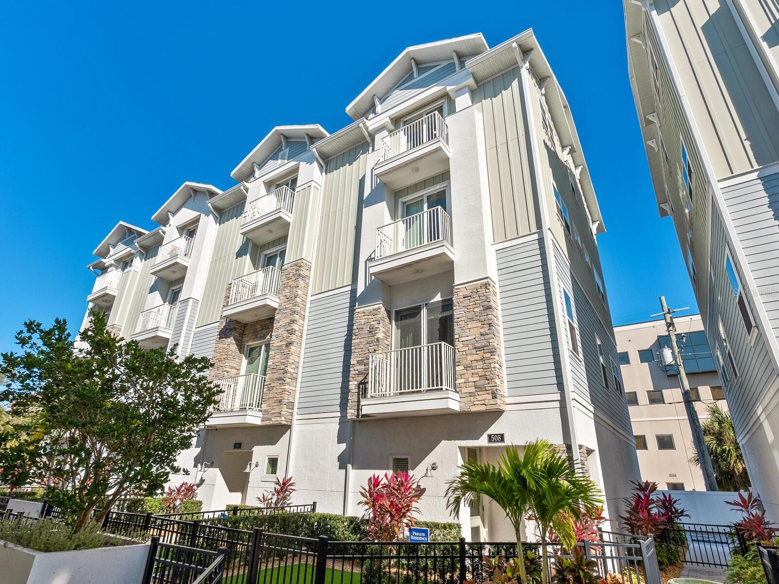 Townhouse in SARASOTA, FL - Daniel Dourado