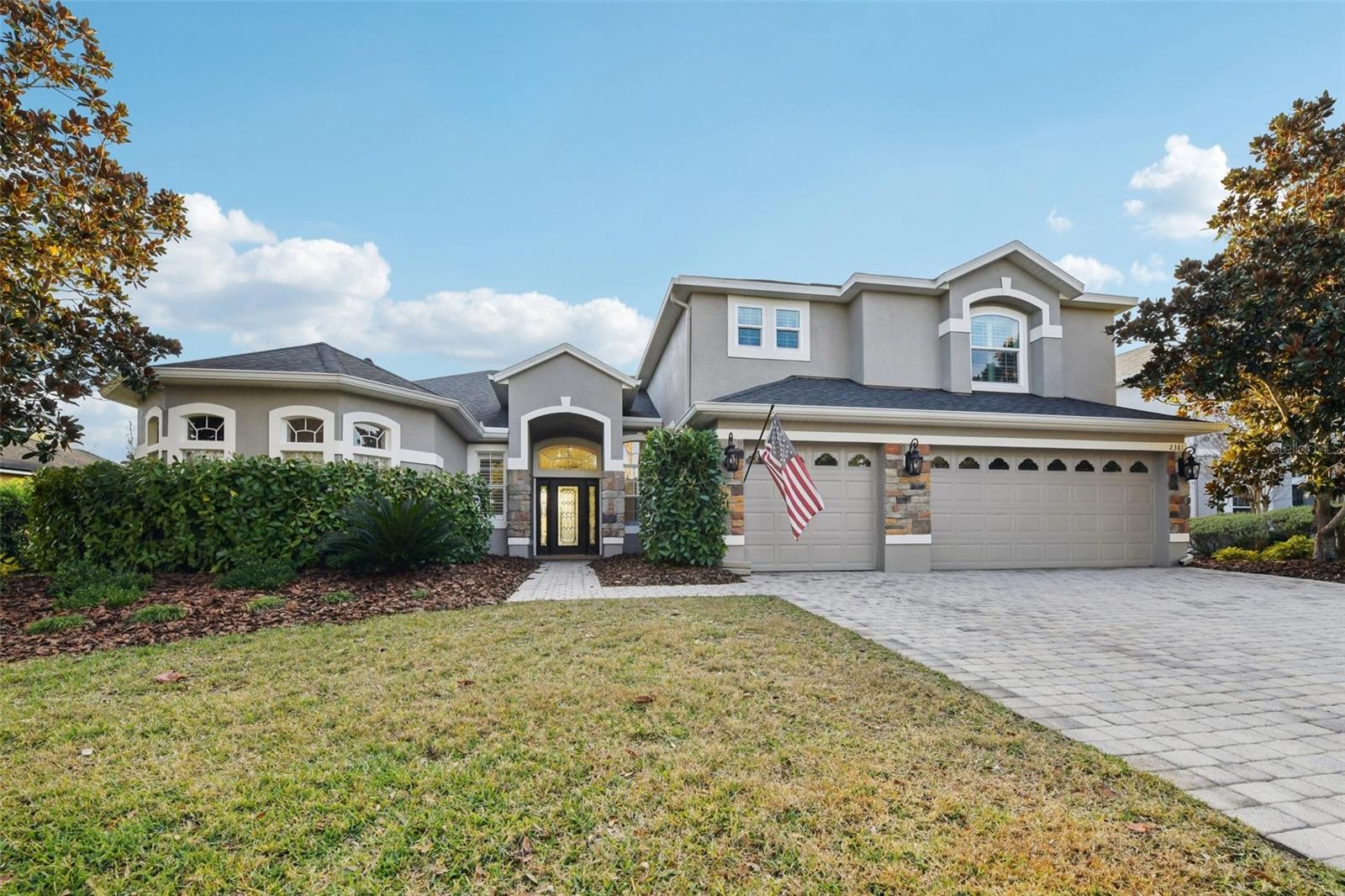 Single Family Residence in OVIEDO, FL - Daniel Dourado