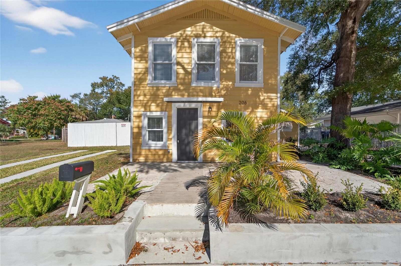 Single Family Residence in TAMPA, FL - Daniel Dourado