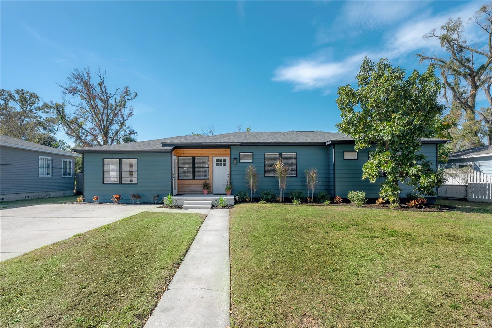 Single Family Residence in TAMPA, FL - Daniel Dourado
