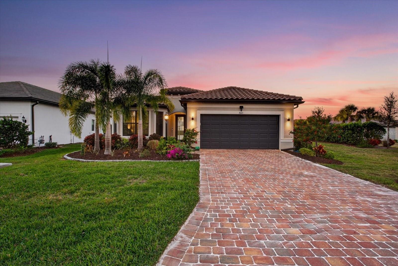 Single Family Residence in LAKEWOOD RANCH, FL - Daniel Dourado