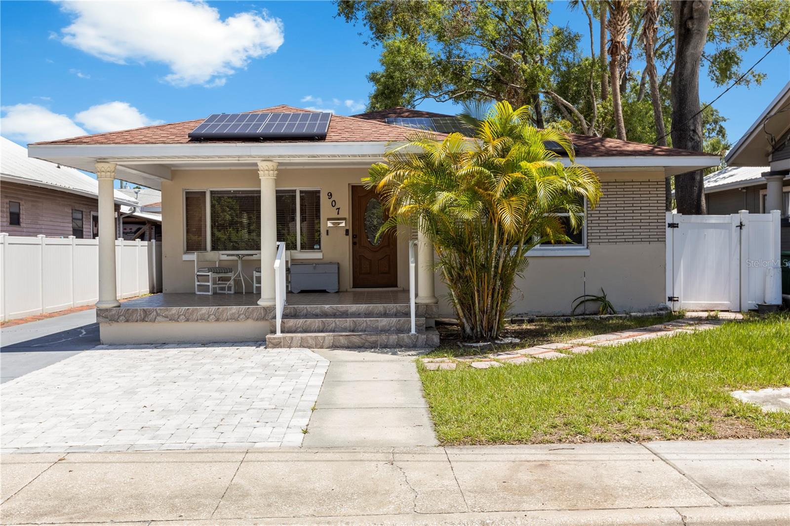 Single Family Residence in TAMPA, FL - Daniel Dourado