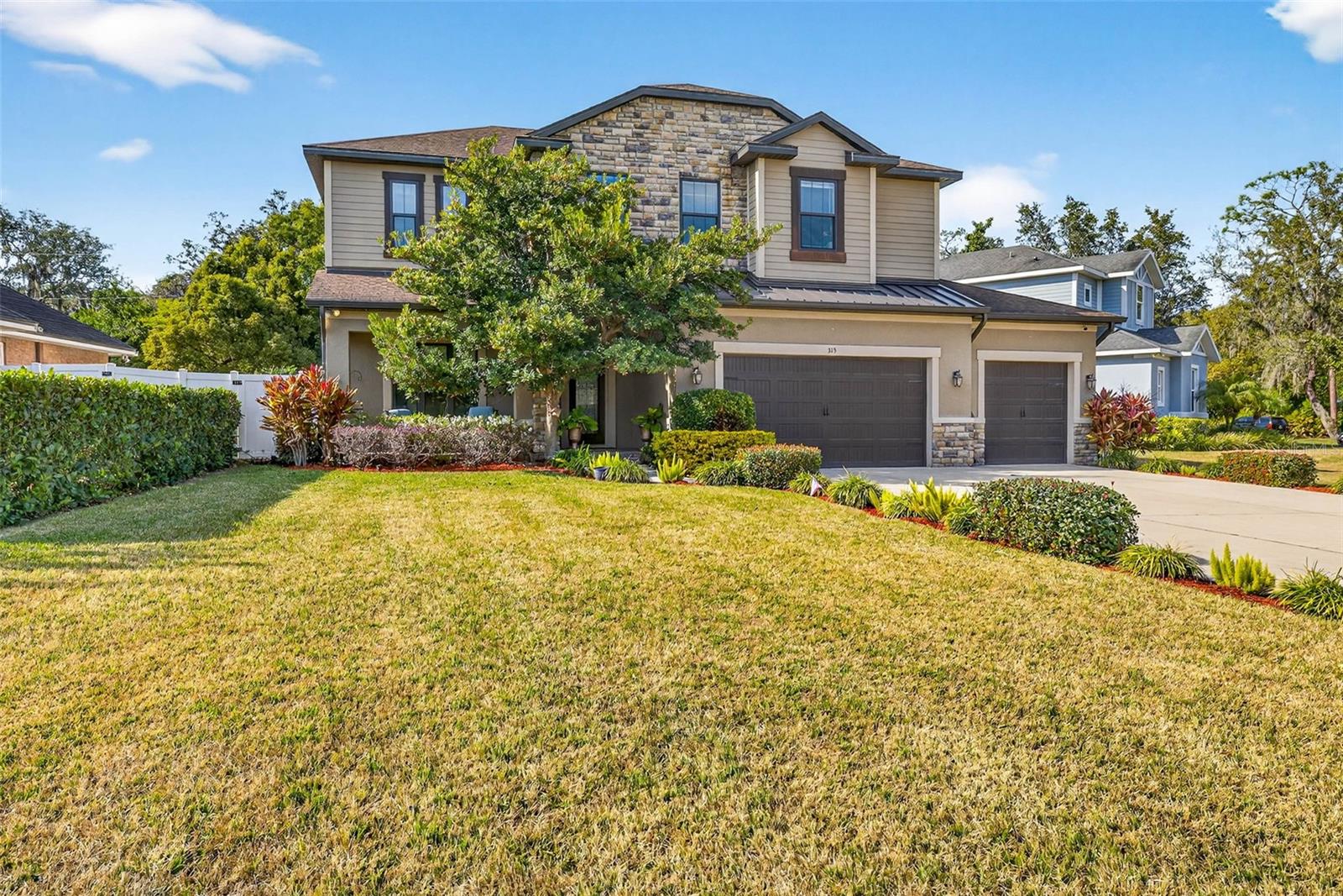 Single Family Residence em TEMPLE TERRACE, FL - Daniel Dourado