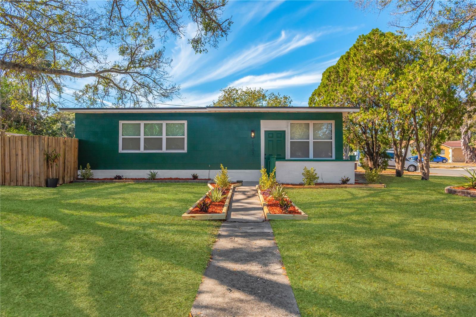 Single Family Residence in GULFPORT, FL - Daniel Dourado