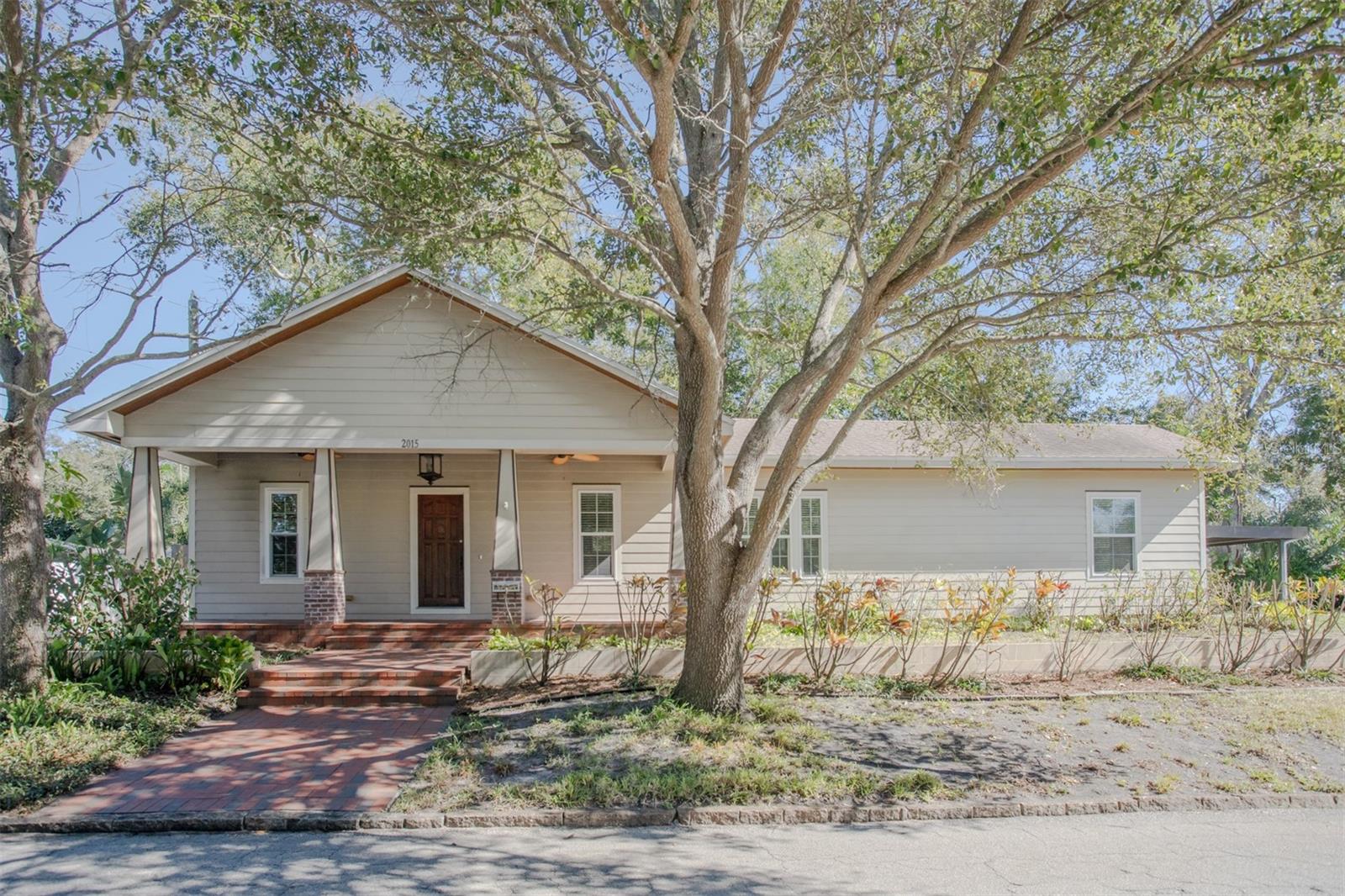 Single Family Residence em ST PETERSBURG, FL - Daniel Dourado