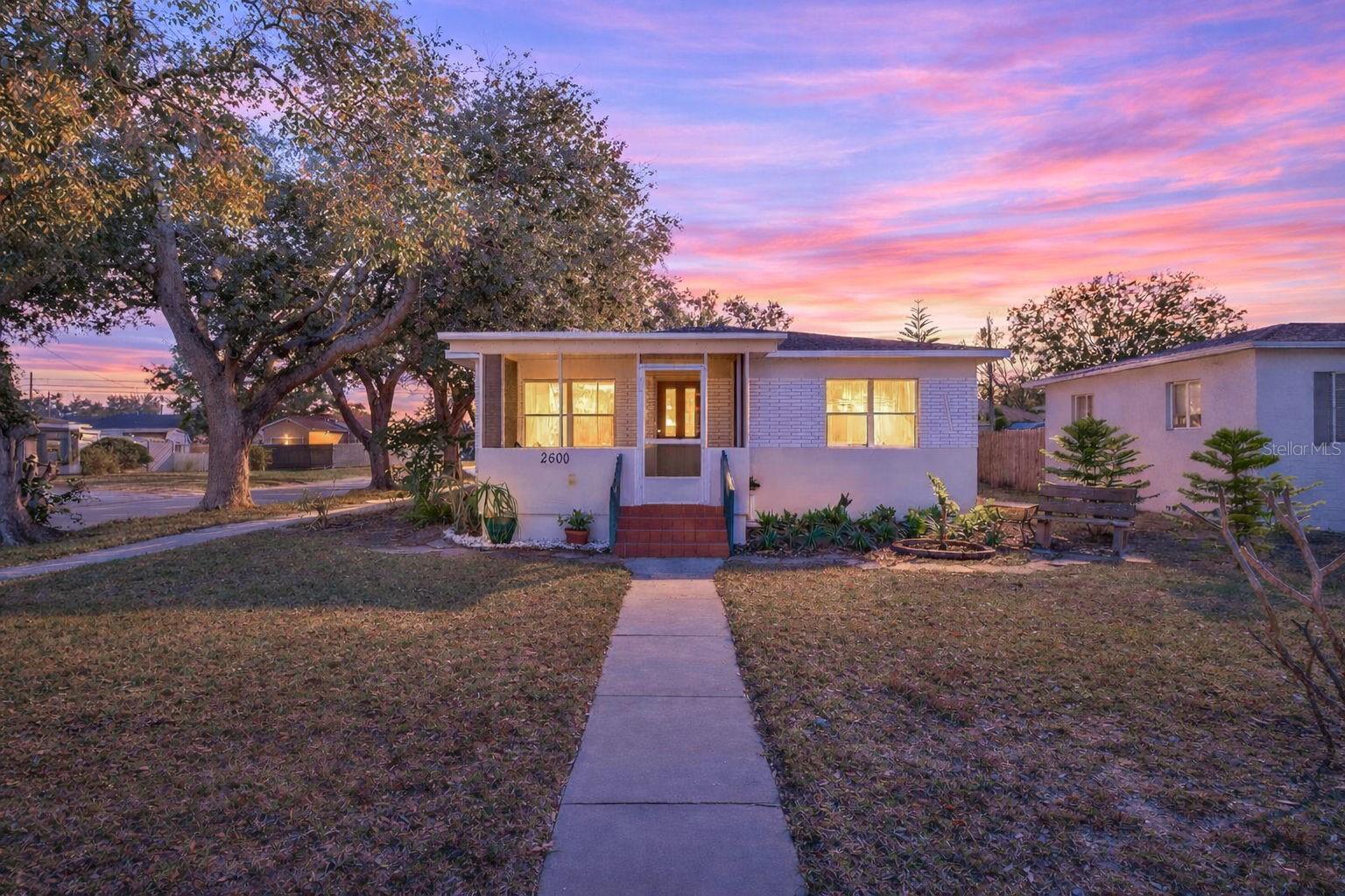 Single Family Residence em ST PETERSBURG, FL - Daniel Dourado