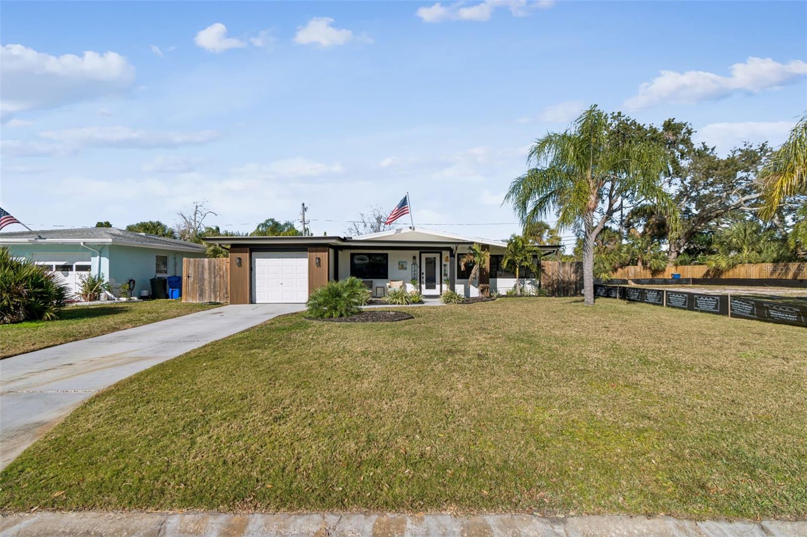 Single Family Residence in DUNEDIN, FL - Daniel Dourado