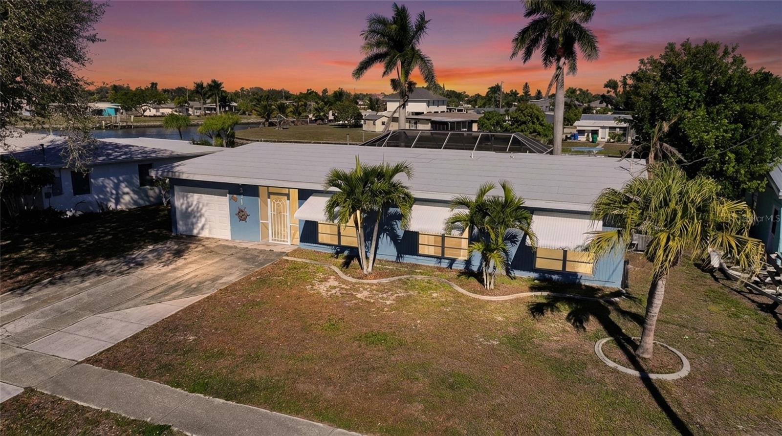 Single Family Residence em PORT CHARLOTTE, FL - Daniel Dourado