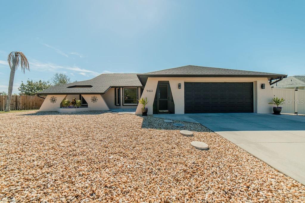 Single Family Residence in ENGLEWOOD, FL - Daniel Dourado