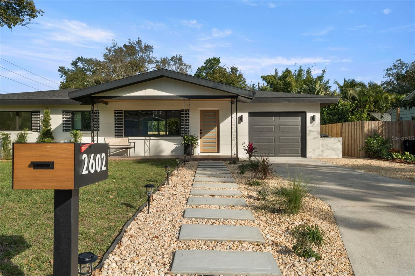 Single Family Residence in GULFPORT, FL - Daniel Dourado