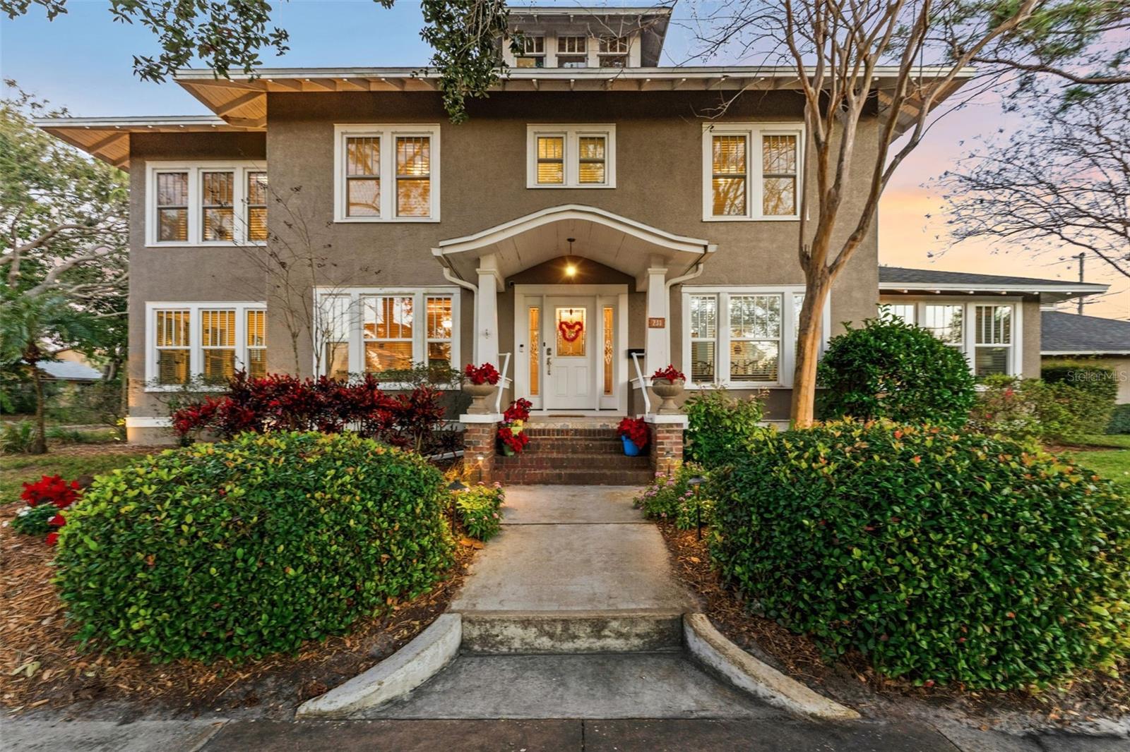 Single Family Residence em ST PETERSBURG, FL - Daniel Dourado