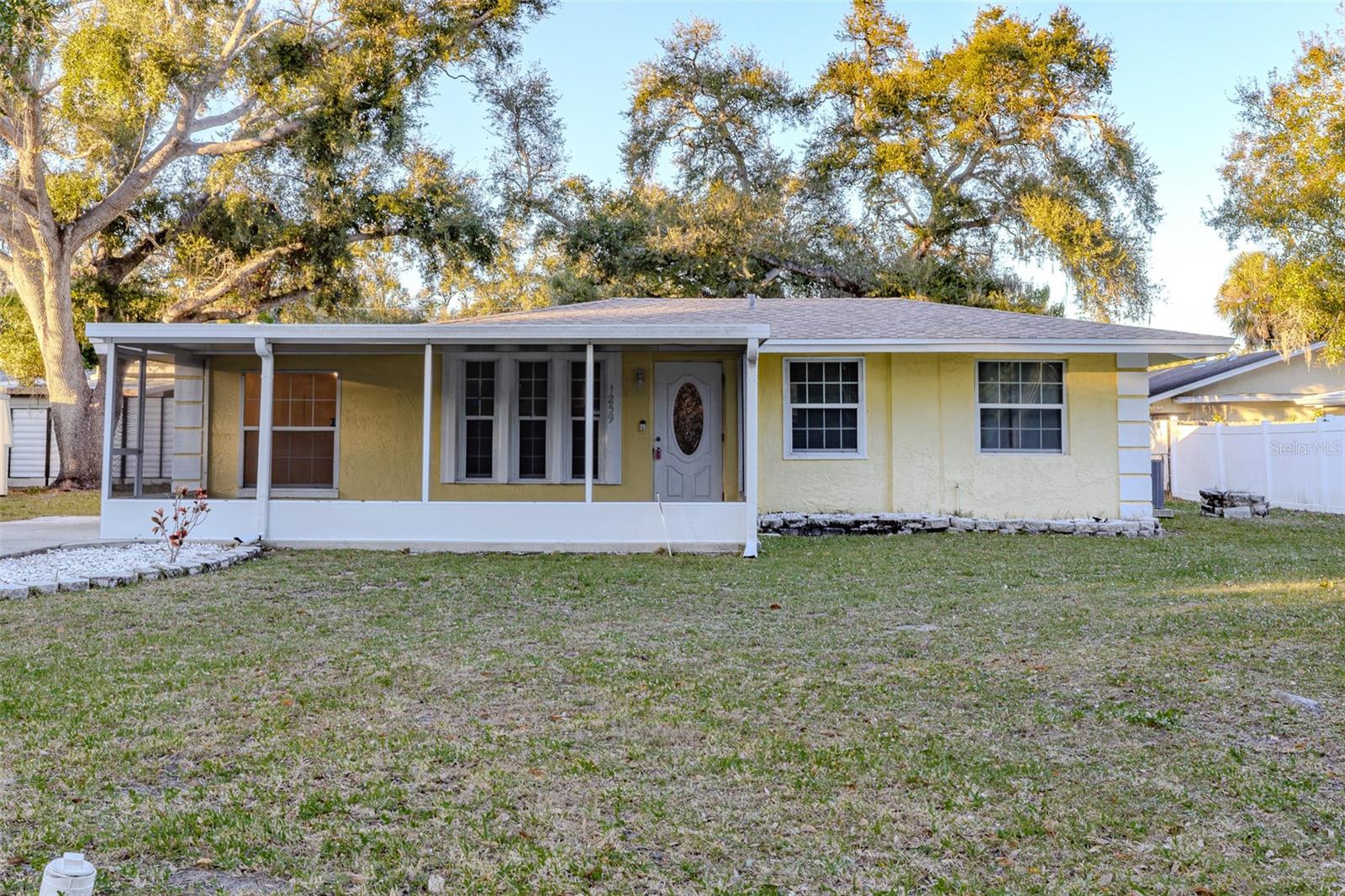 Single Family Residence in SARASOTA, FL - Daniel Dourado